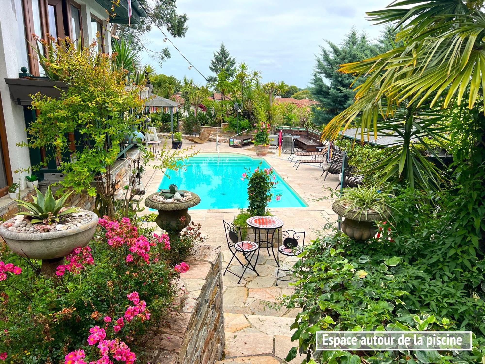 Villa Merkel - 27 Pers - 11 Chambr - 10 Wc - Piscine Anglet Luaran gambar